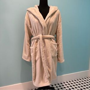 NWOT Summer & Rose Cozy, fluffy wrap, hooded robe